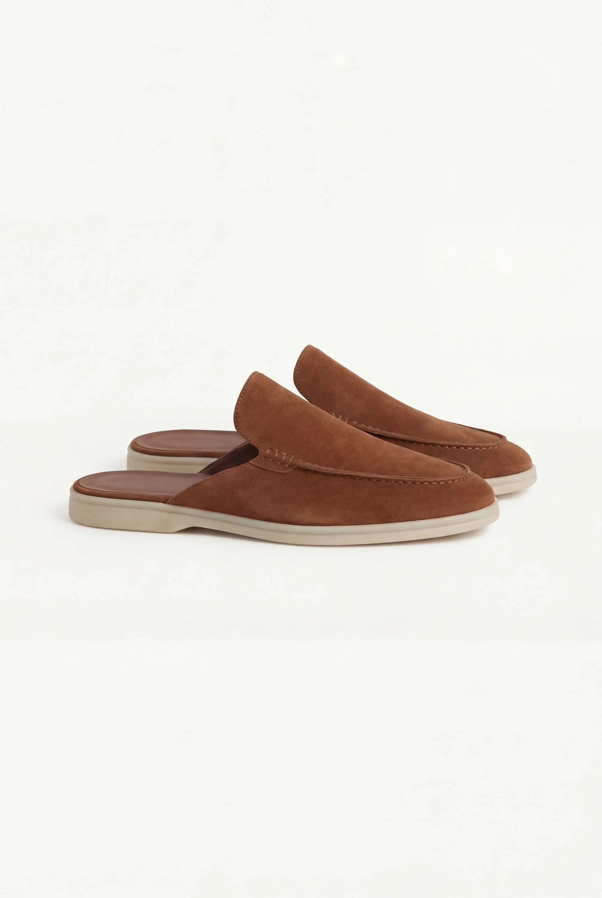 Mule aus bordeauxrotem Veloursleder