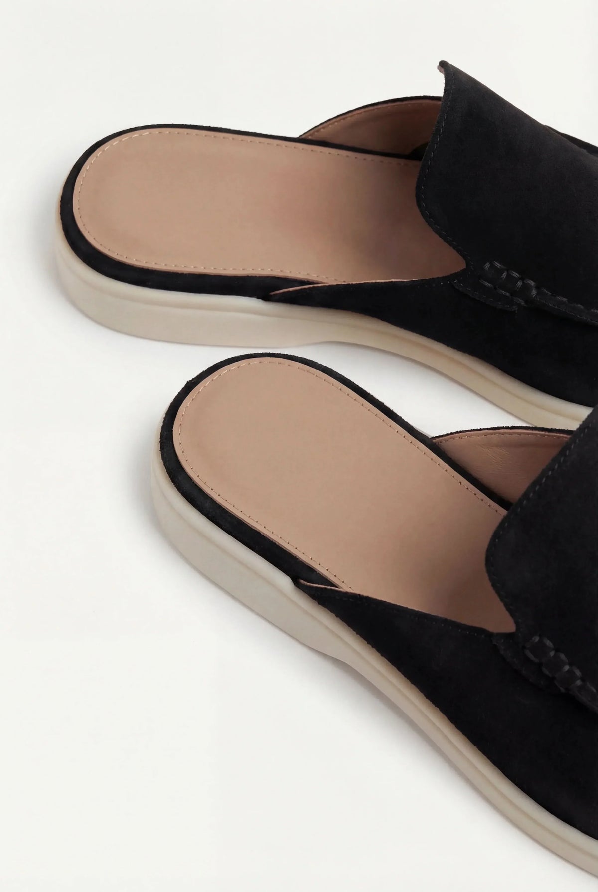 Schwarze Yacht-Pantolette aus Wildleder